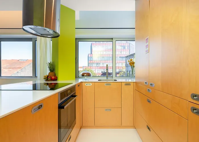 Host Wise - Restful Minimalist Flat - Balcony *