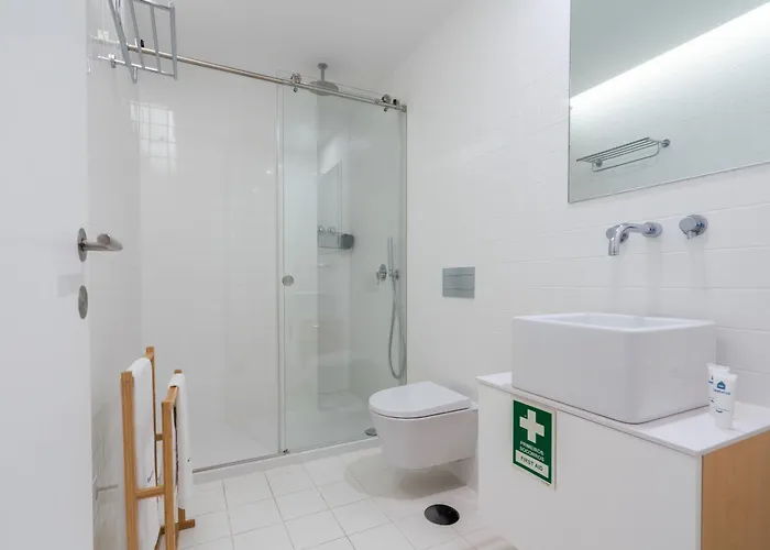 Host Wise - Restful Minimalist Flat - Balcony アパート