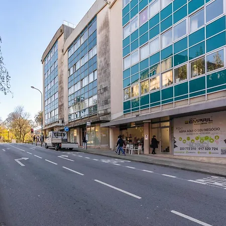 Host Wise - Restful Minimalist Flat - Balcony *