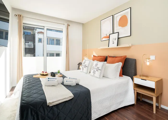 Host Wise - Restful Minimalist Flat - Balcony